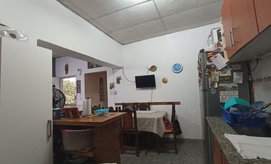 CASA AL FONDO  PH EN VENTA VILLA LYNCH MÁS GALPON