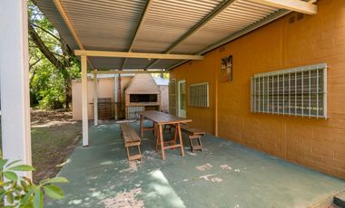 Venta Quinta 2 dorm, pileta en 2142 mt2 forestados