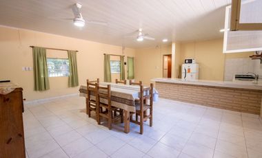 Venta Quinta 2 dorm, pileta en 2142 mt2 forestados