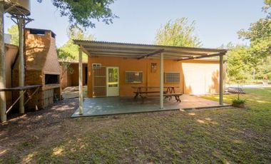 Venta Quinta 2 dorm, pileta en 2142 mt2 forestados