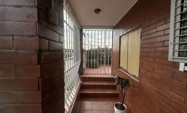 casa de dos pisos en Barranquitas