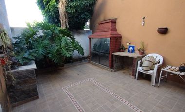 VENTA CASA MULTIFAMILIAR GARAJE PATIO VILLA LURO