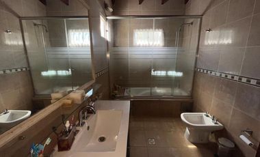 VENTA CASA MULTIFAMILIAR GARAJE PATIO VILLA LURO