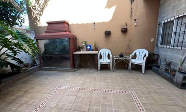 VENTA CASA MULTIFAMILIAR GARAJE PATIO VILLA LURO