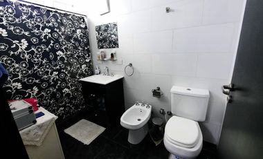 VENTA CASA 5 AMBIENTES MATHEU ESCOBAR