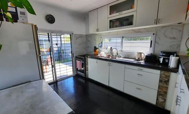 VENTA CASA 5 AMBIENTES MATHEU ESCOBAR