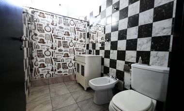VENTA CASA 5 AMBIENTES MATHEU ESCOBAR
