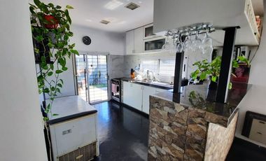 VENTA CASA 5 AMBIENTES MATHEU ESCOBAR