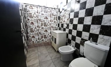 VENTA CASA 5 AMBIENTES MATHEU ESCOBAR