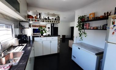 VENTA CASA 5 AMBIENTES MATHEU ESCOBAR