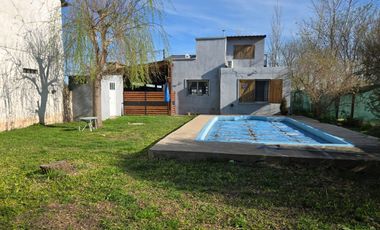 CASA EN VENTA - 2 DORMITORIOS -BARRIOS LAS TARDES