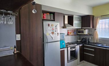 CASA EN VENTA - 2 DORMITORIOS -BARRIOS LAS TARDES