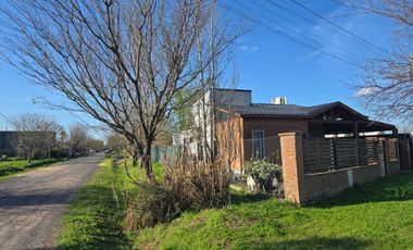 CASA EN VENTA - 2 DORMITORIOS -BARRIOS LAS TARDES