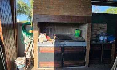 CASA EN VENTA - 2 DORMITORIOS -BARRIOS LAS TARDES