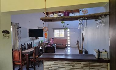 CASA EN VENTA - 2 DORMITORIOS -BARRIOS LAS TARDES