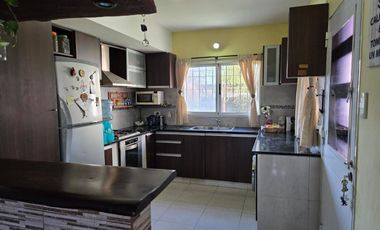 CASA EN VENTA - 2 DORMITORIOS -BARRIOS LAS TARDES