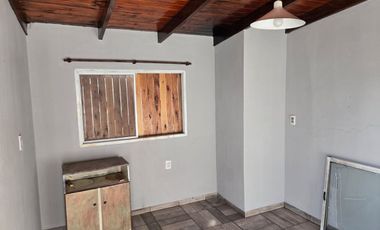 CASA EN VENTA - 2 DORMITORIOS -BARRIOS LAS TARDES