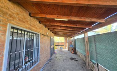 CASA EN VENTA - 2 DORMITORIOS -BARRIOS LAS TARDES