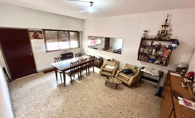 VENTA CASA 5 AMB MULTIFAMILIAR EN 2 PLANTAS RAMOS