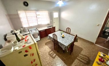 VENTA CASA 5 AMB MULTIFAMILIAR EN 2 PLANTAS RAMOS