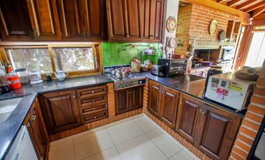 CHALET INGLES EN VENTA EN ADROGUE DE CATEGORIA