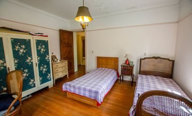 CHALET INGLES EN VENTA EN ADROGUE DE CATEGORIA