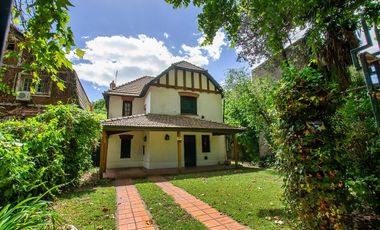 CHALET INGLES EN VENTA EN ADROGUE DE CATEGORIA