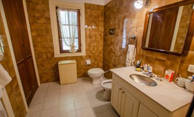 CHALET INGLES EN VENTA EN ADROGUE DE CATEGORIA