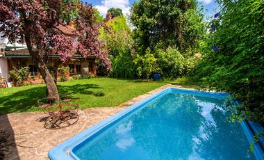 CHALET INGLES EN VENTA EN ADROGUE DE CATEGORIA