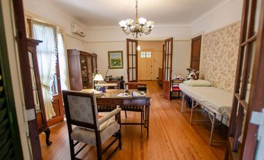 CHALET INGLES EN VENTA EN ADROGUE DE CATEGORIA