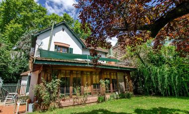 CHALET INGLES EN VENTA EN ADROGUE DE CATEGORIA
