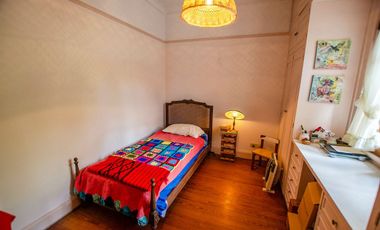 CHALET INGLES EN VENTA EN ADROGUE DE CATEGORIA