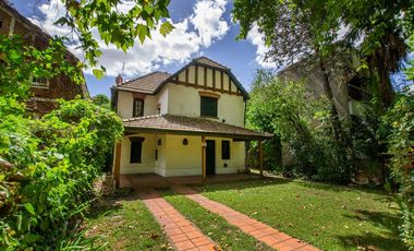 CHALET INGLES EN VENTA EN ADROGUE DE CATEGORIA