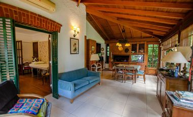 CHALET INGLES EN VENTA EN ADROGUE DE CATEGORIA
