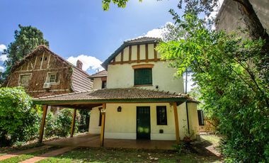 CHALET INGLES EN VENTA EN ADROGUE DE CATEGORIA