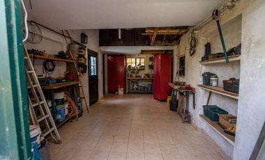 CHALET INGLES EN VENTA EN ADROGUE DE CATEGORIA