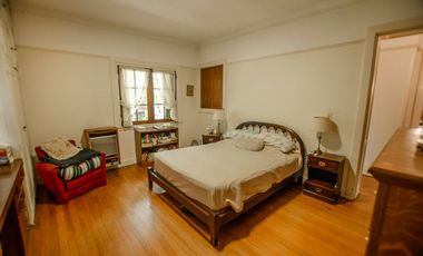 CHALET INGLES EN VENTA EN ADROGUE DE CATEGORIA
