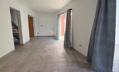 SE ARRIEDA AMPLIA CASA COCINA TOTALMENTE EQUIPADA