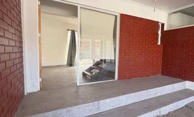 SE ARRIEDA AMPLIA CASA COCINA TOTALMENTE EQUIPADA