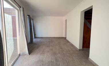 SE ARRIEDA AMPLIA CASA COCINA TOTALMENTE EQUIPADA