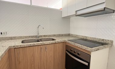 SE ARRIEDA AMPLIA CASA COCINA TOTALMENTE EQUIPADA