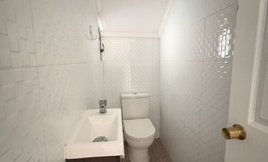 SE ARRIEDA AMPLIA CASA COCINA TOTALMENTE EQUIPADA