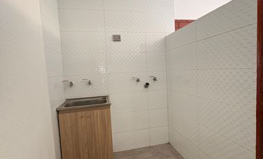 SE ARRIEDA AMPLIA CASA COCINA TOTALMENTE EQUIPADA