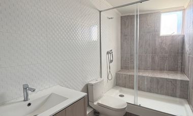 SE ARRIEDA AMPLIA CASA COCINA TOTALMENTE EQUIPADA