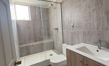SE ARRIEDA AMPLIA CASA COCINA TOTALMENTE EQUIPADA