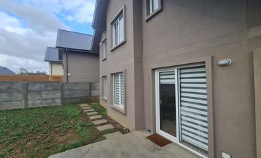 ARRIENDO CASA EN CONDOMINIO DE TRES DORMITORIOS EN TCO