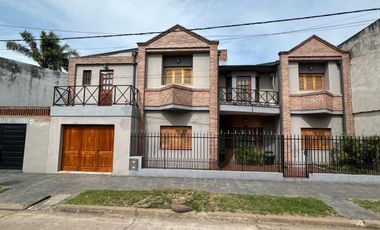 ESPECTACULAR CASA A LA VENTA A MTRS DE AV. LUJÁN S. TOMÉ