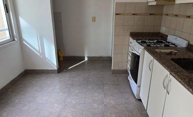 DEPARTAMENTO DE 2 AMBIENTES CON COCHERA EN ALQUILER. VICENTE LOPEZ