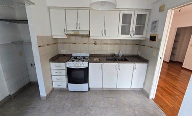 DEPARTAMENTO DE 2 AMBIENTES CON COCHERA EN ALQUILER. VICENTE LOPEZ