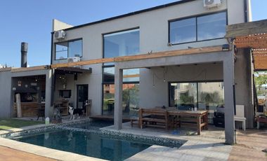 Casa en venta-Santa Isabel-Laguna-4 Ambientes-Pileta climatizada-Ingeniero Maschwitz-Escobar